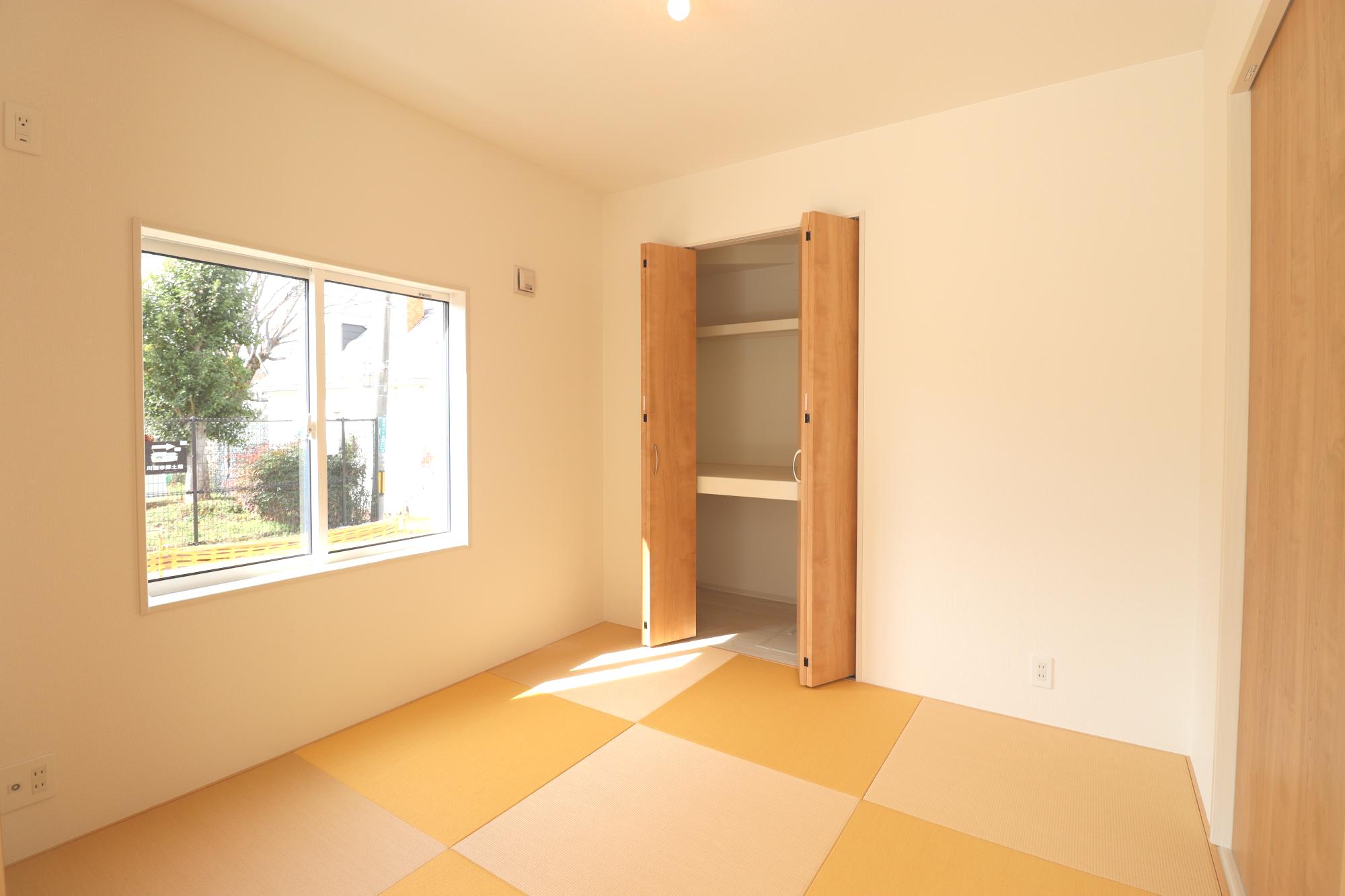 【1号棟】和室　縁なしの琉球風畳を使用した和室です。