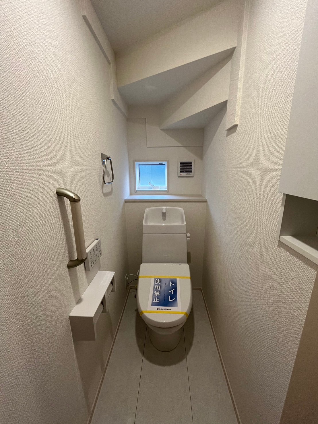 トイレ2号棟　ウォシュレット付きトイレを各フロアに設置。