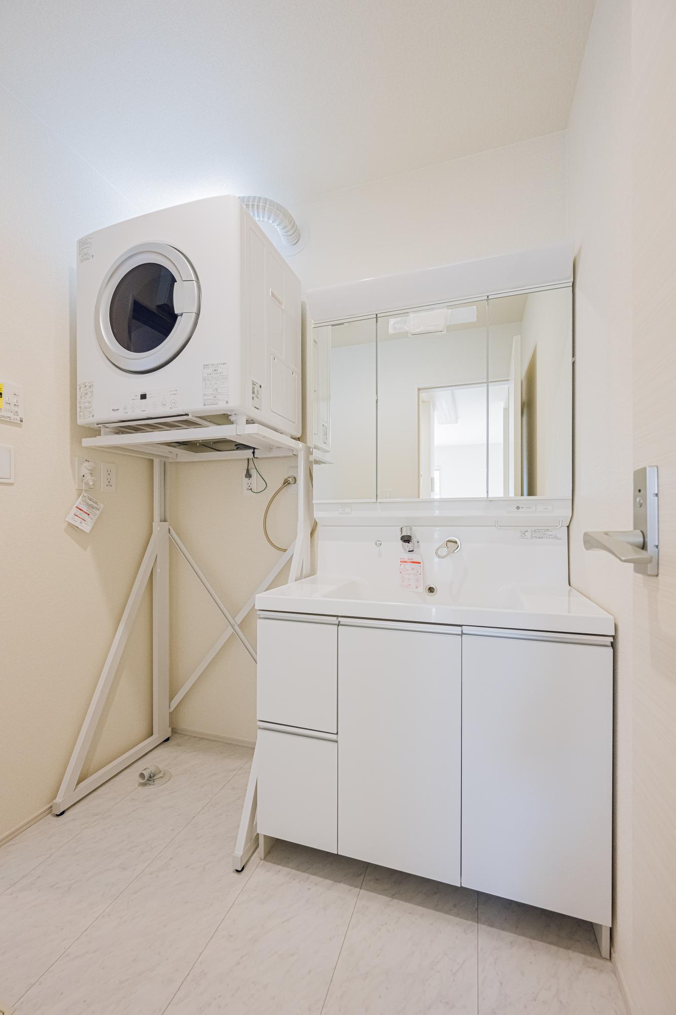 3号棟:洗面スペース　東栄住宅のガス乾燥機は、リース設置ではないので、毎月のガス料金にガス乾燥機の代金が上乗せされることはありません。