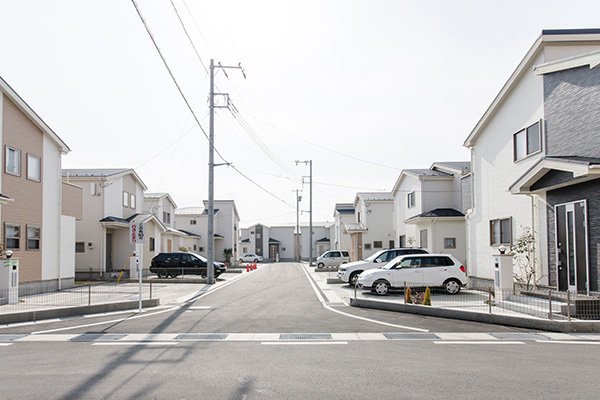 14棟のブルーミングガーデンが建ち並ぶ区画内の右手前角地にあるのがW様邸