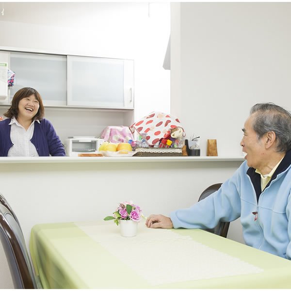 料理の時間も楽しい対面型のカウンターキッチン