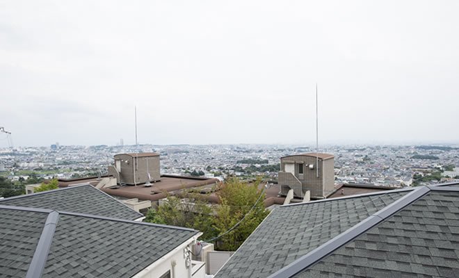 2階の南向きの部屋からの眺め。市街地が一望できます