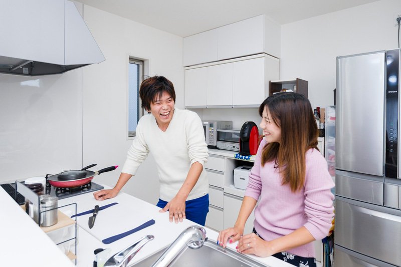 ご夫婦で立っても十分な広さがあるキッチン