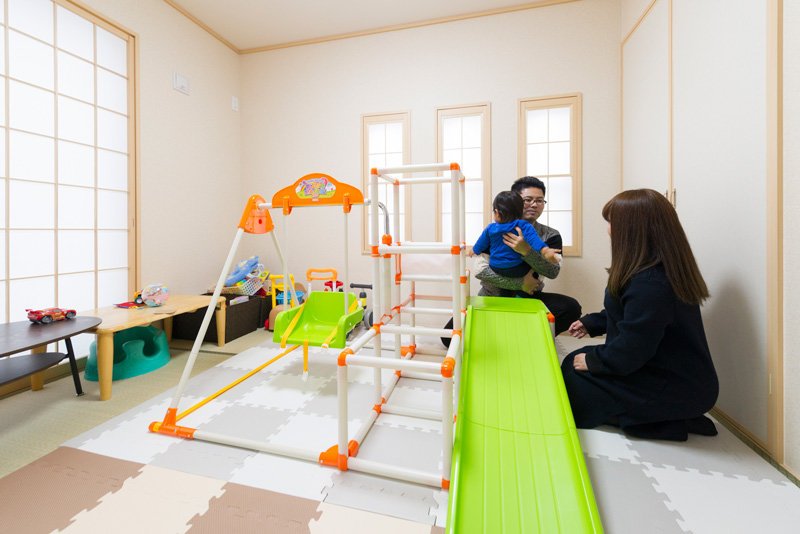 遊具のある和室は、お子様の遊び場所として使用中