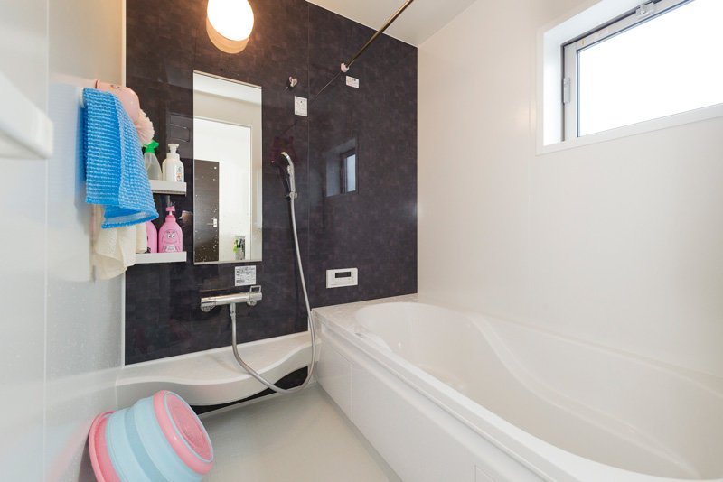 半身浴ができるタイプの浴槽は、お子様の安全な入浴にも使えます。