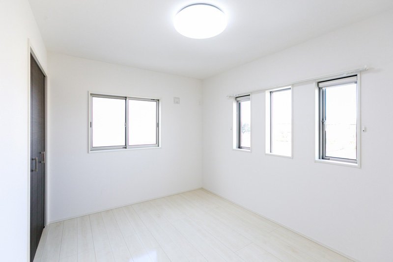 2階の居室は全室角部屋で、明るく風通しがいいのがポイント。