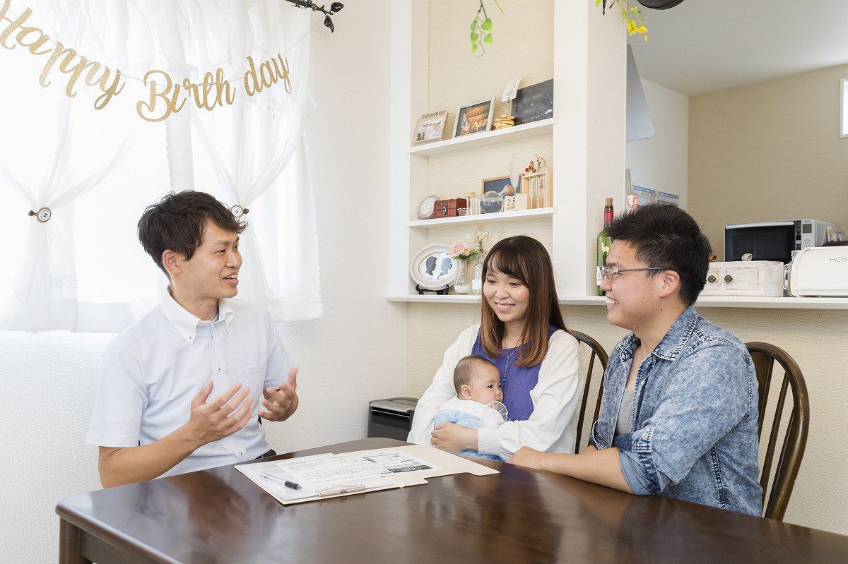 「営業の清水さんは、いつも笑顔で、何でも気軽に聞くことができました」とS様ご夫妻。