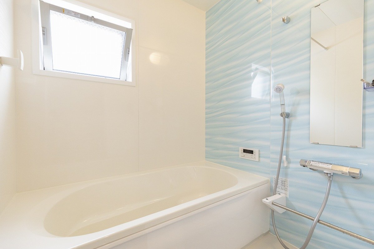 浴室はカビ対策に、「最後に入った人が水滴を拭き取る」ルールにされています。