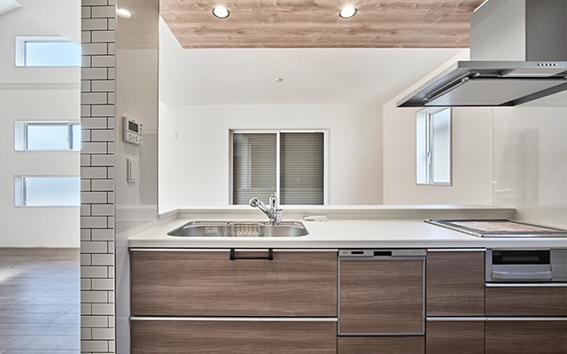 対面式のオープンキッチン