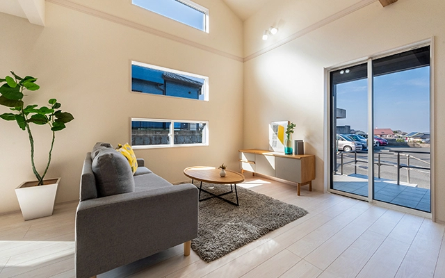 明るくゆとりあるリビング空間