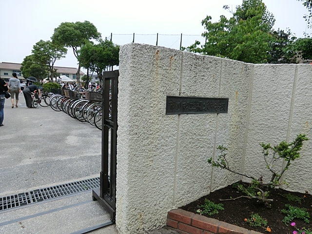 福栄中学校:徒歩5分