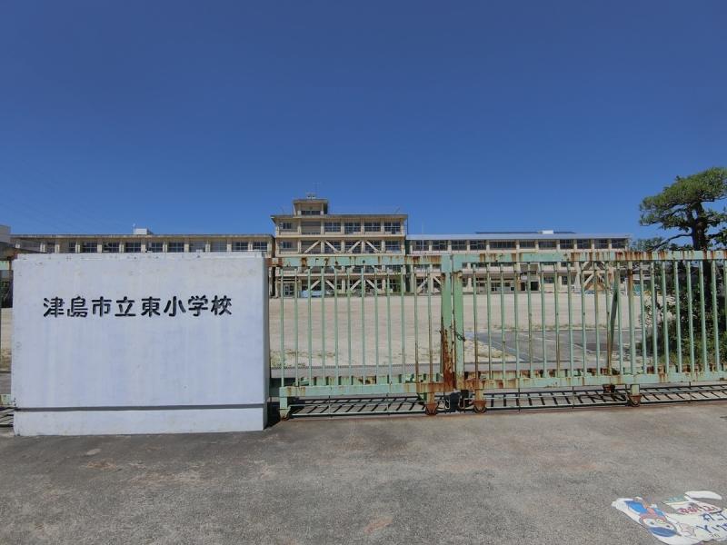 東小学校
