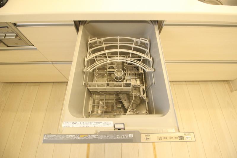 4号棟　食洗機　毎日の家事に便利な食洗機が備え付け！手荒れの時期にも嬉しいですね！　