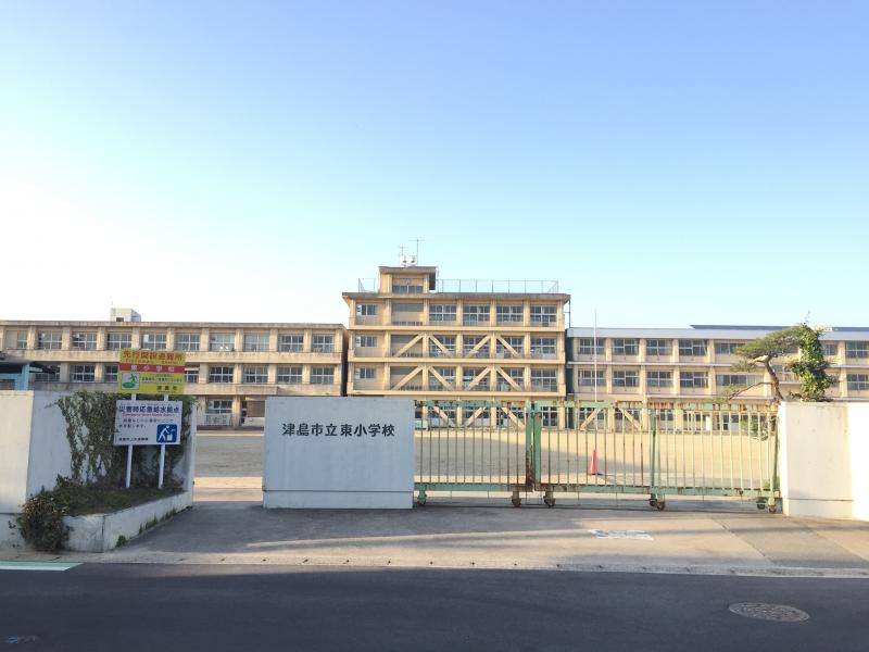 東小学校