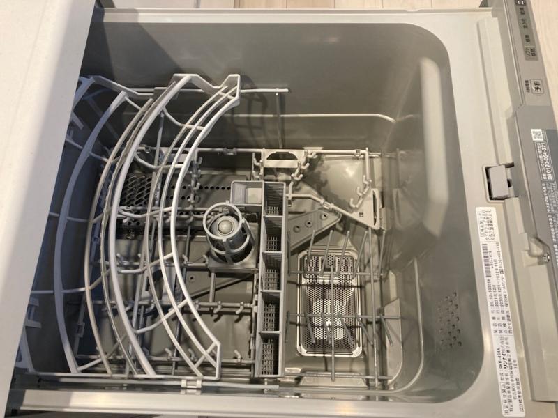 食器洗浄機　システムキッチンには後片付けが楽になる食器洗浄機がついています。