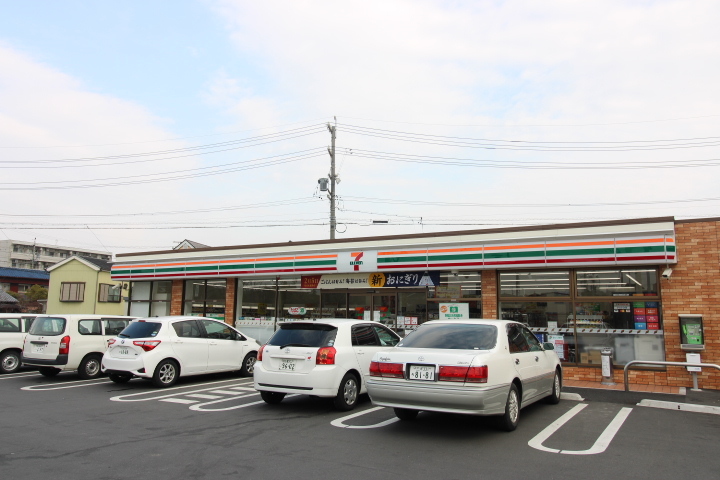 セブンイレブン半田成岩本町店
