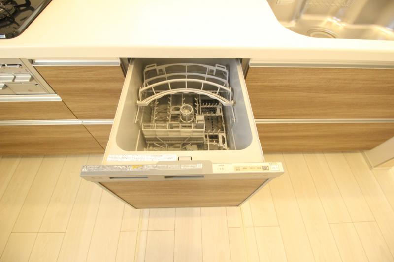 食洗機　毎日の家事に便利な食洗機が備え付け！手荒れの時期にも嬉しいですね！　