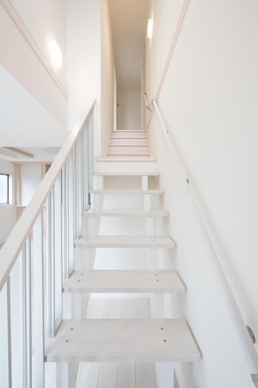スケルトン階段　スケルトン階段は開放感のある空間を演出！リビング階段なので、家族のコミュニケーションが円滑に！　