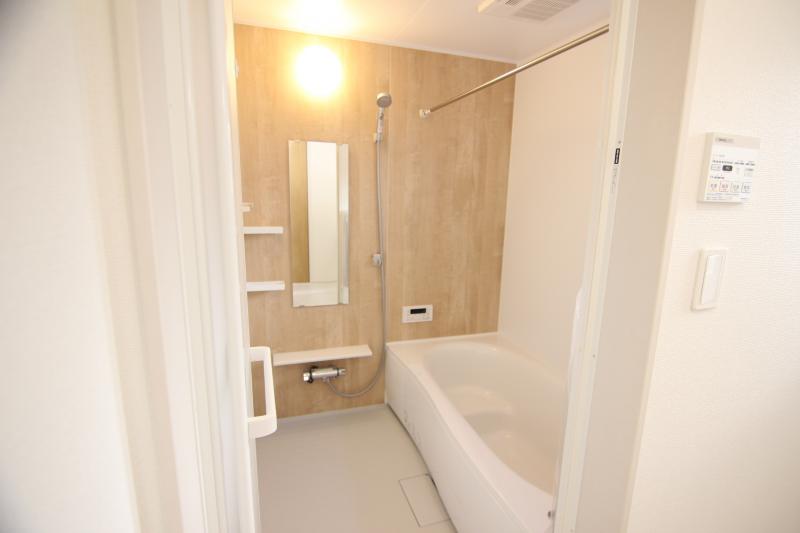 暖房換気乾燥機付浴室　一坪サイズのお風呂には換気乾燥機がついています　