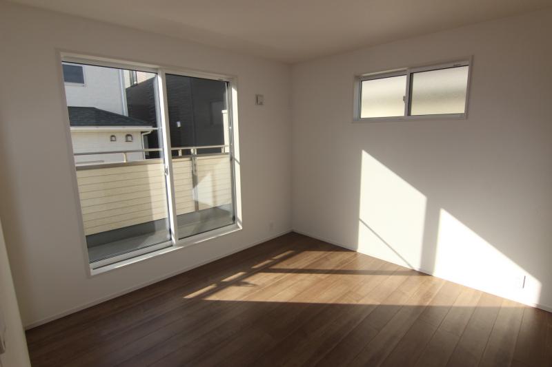 広々とした主寝室