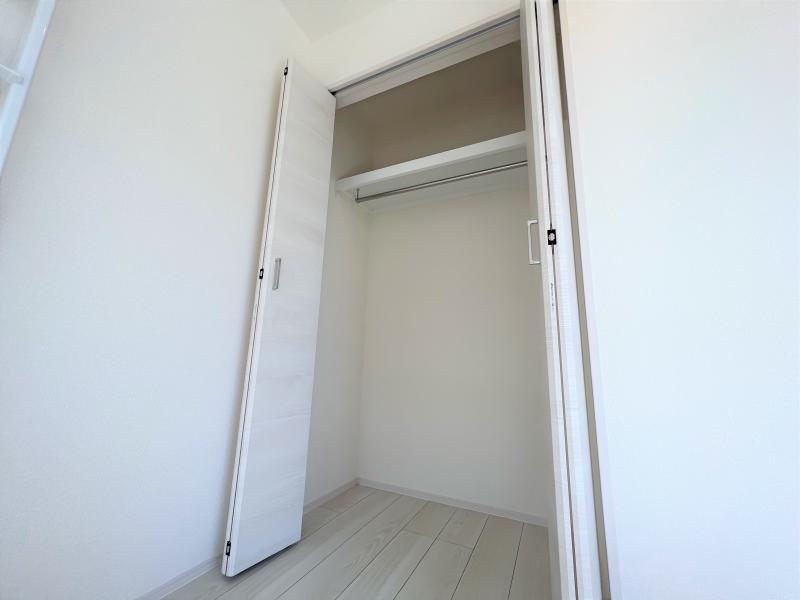 ― Closet ― (2号棟)全居室に収納を完備しておりますので、居室の全空間を有効活用出来ます
