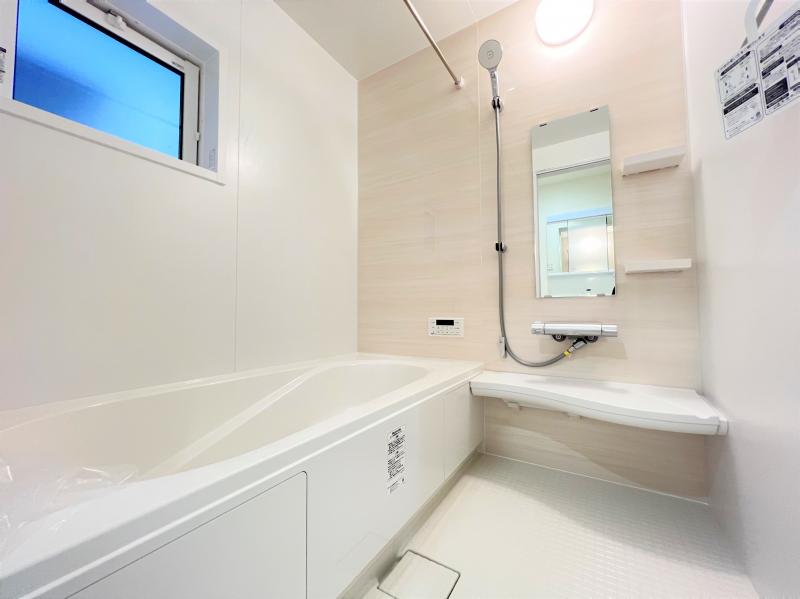 ― Bath room ― ホワイトカラーで統一された清潔感のある浴室です