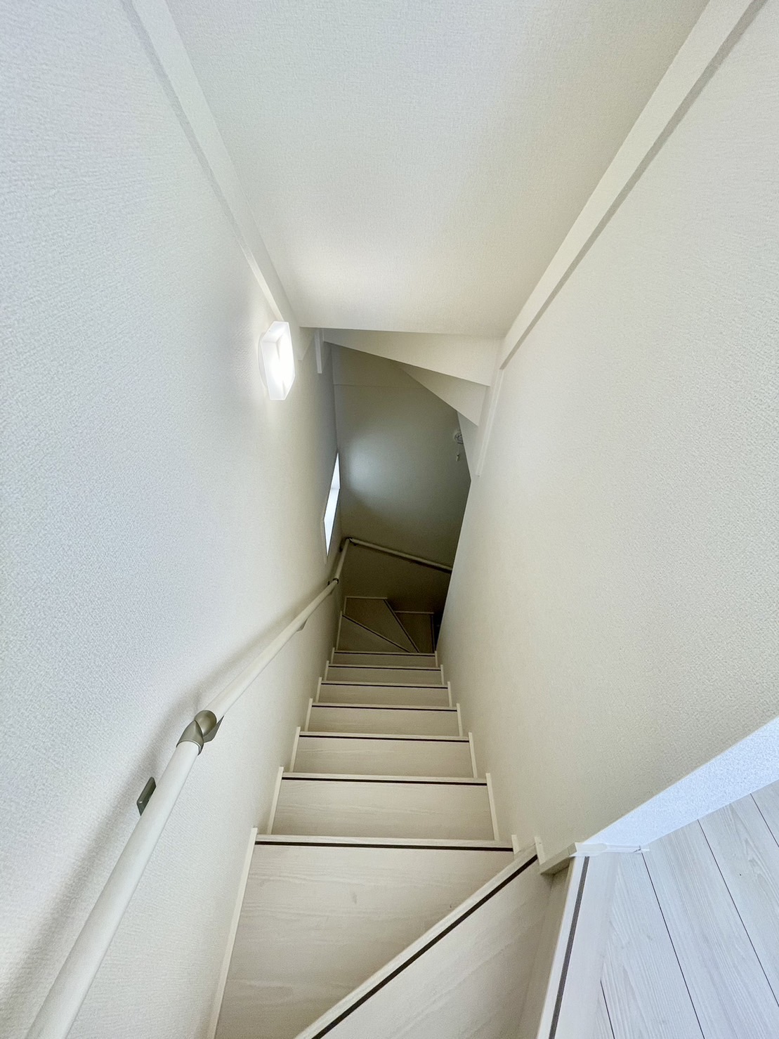 階段　1-2階への階段