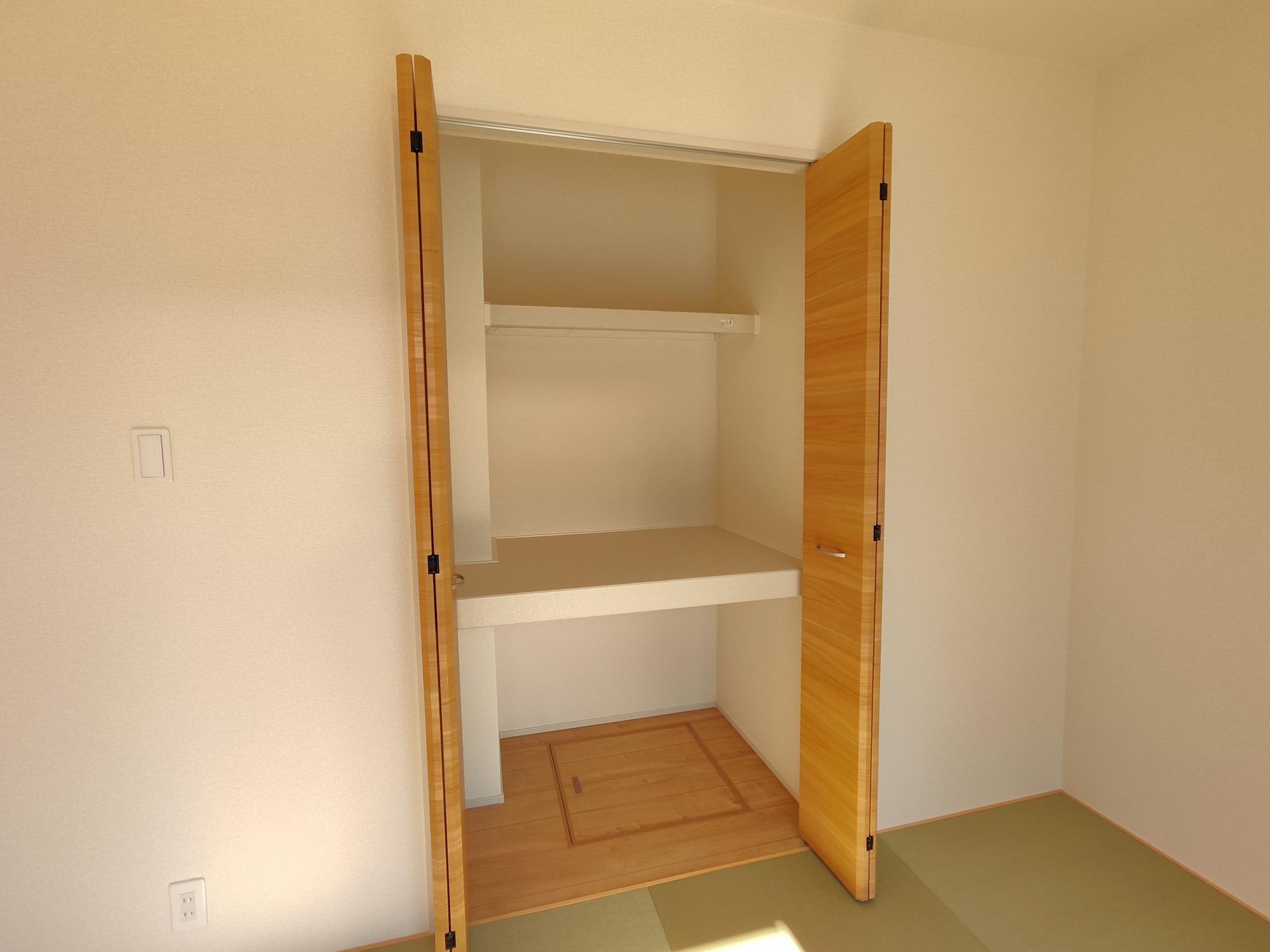 【3号棟】　和室の収納は枕棚もついているので、お布団や、座布団なども収納できます。