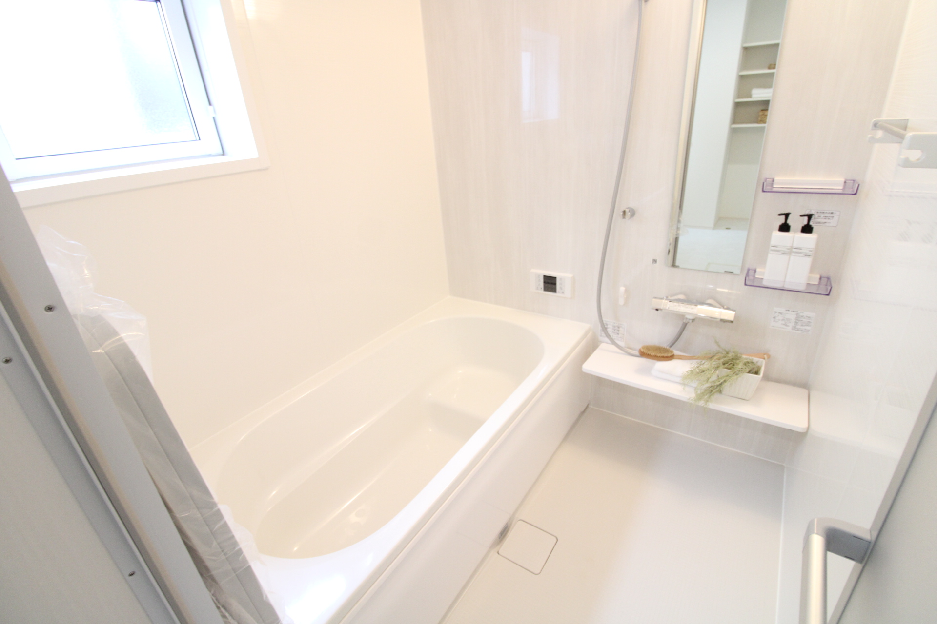 浴室　浴室は、換気、乾燥、暖房、涼風と季節、天候に合わせて設定可能です。