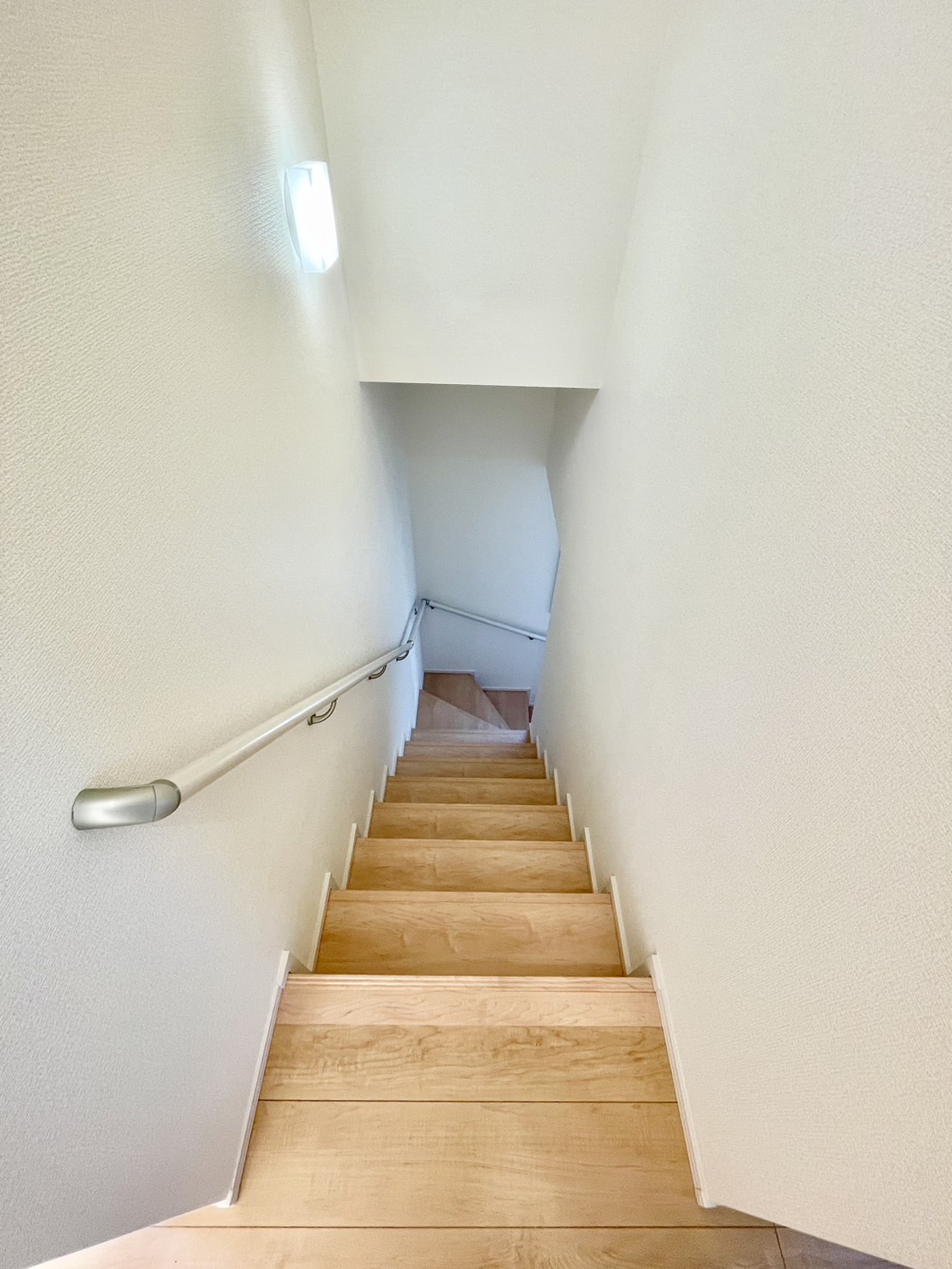 1-2階の階段