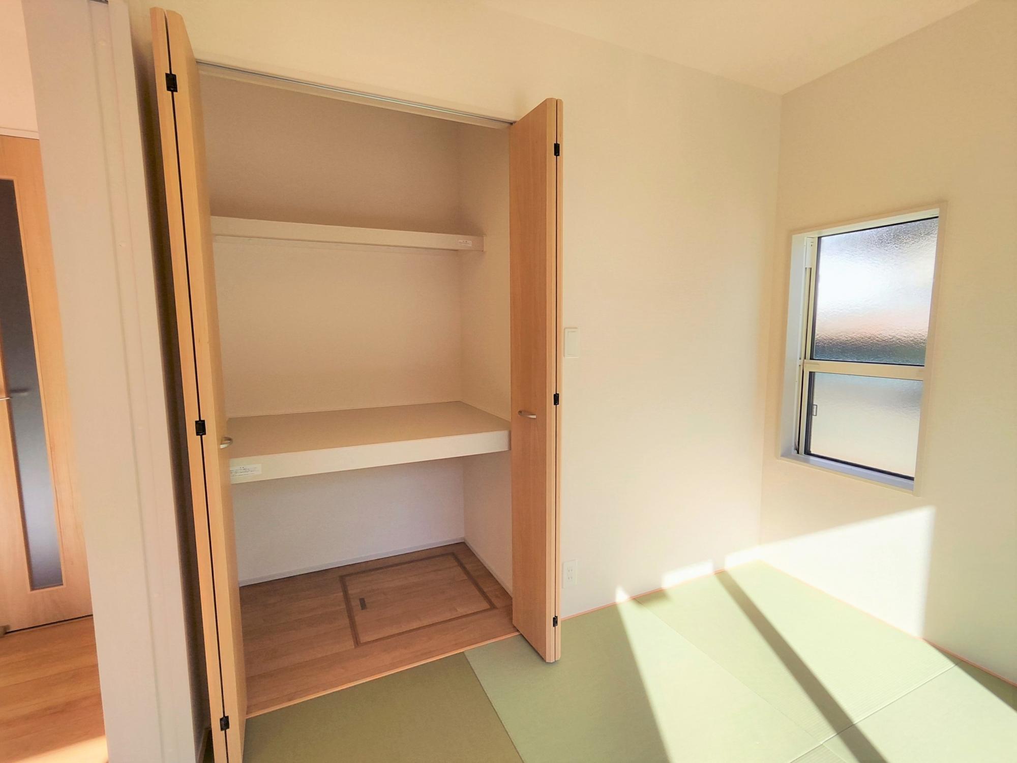 和室　4.5帖和室の収納は棚付きなので座布団や布団など収納できます。