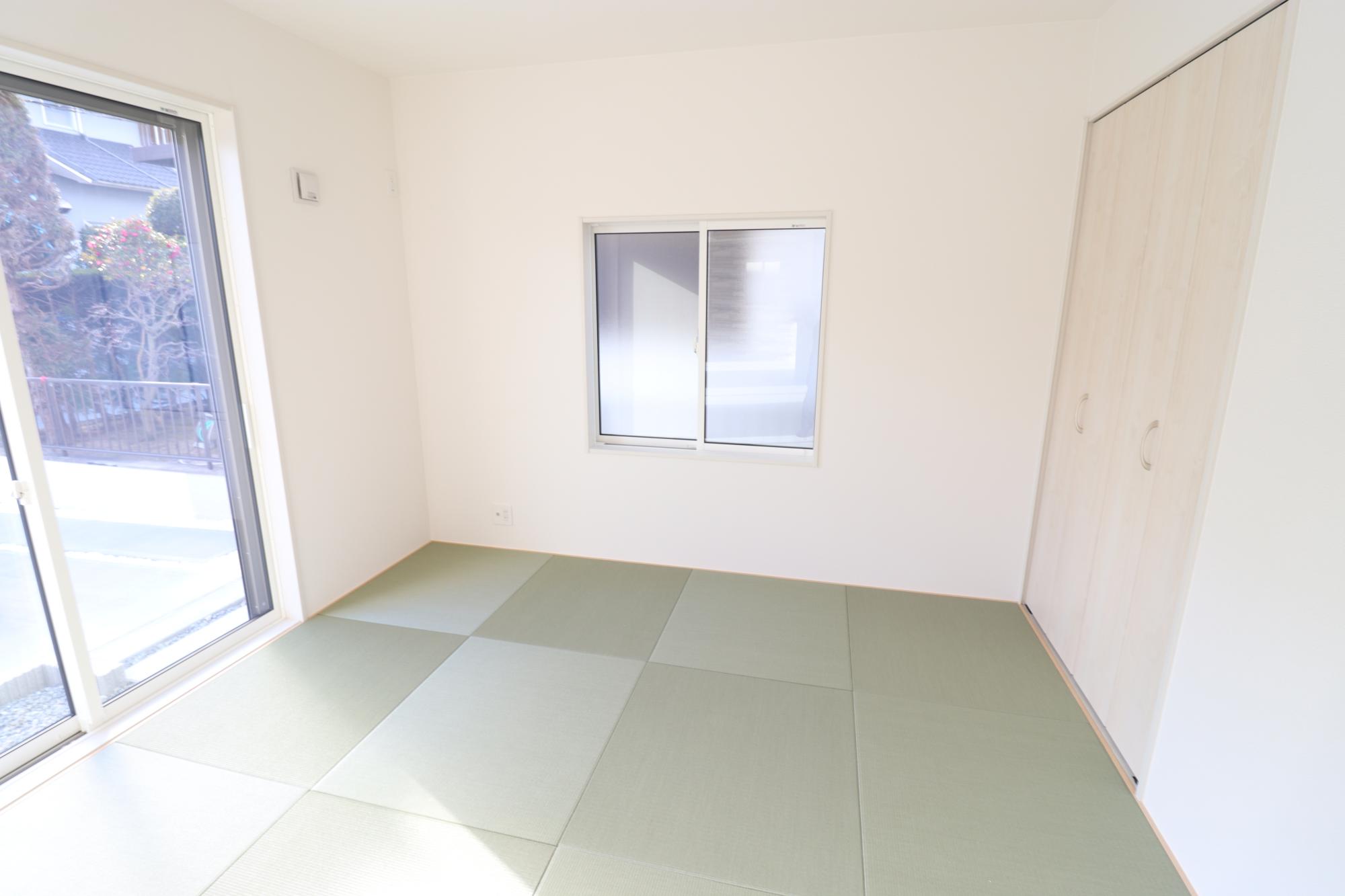 和室(5.25帖)　縁なしの琉球風畳なので、洋室へのアレンジもできますね。