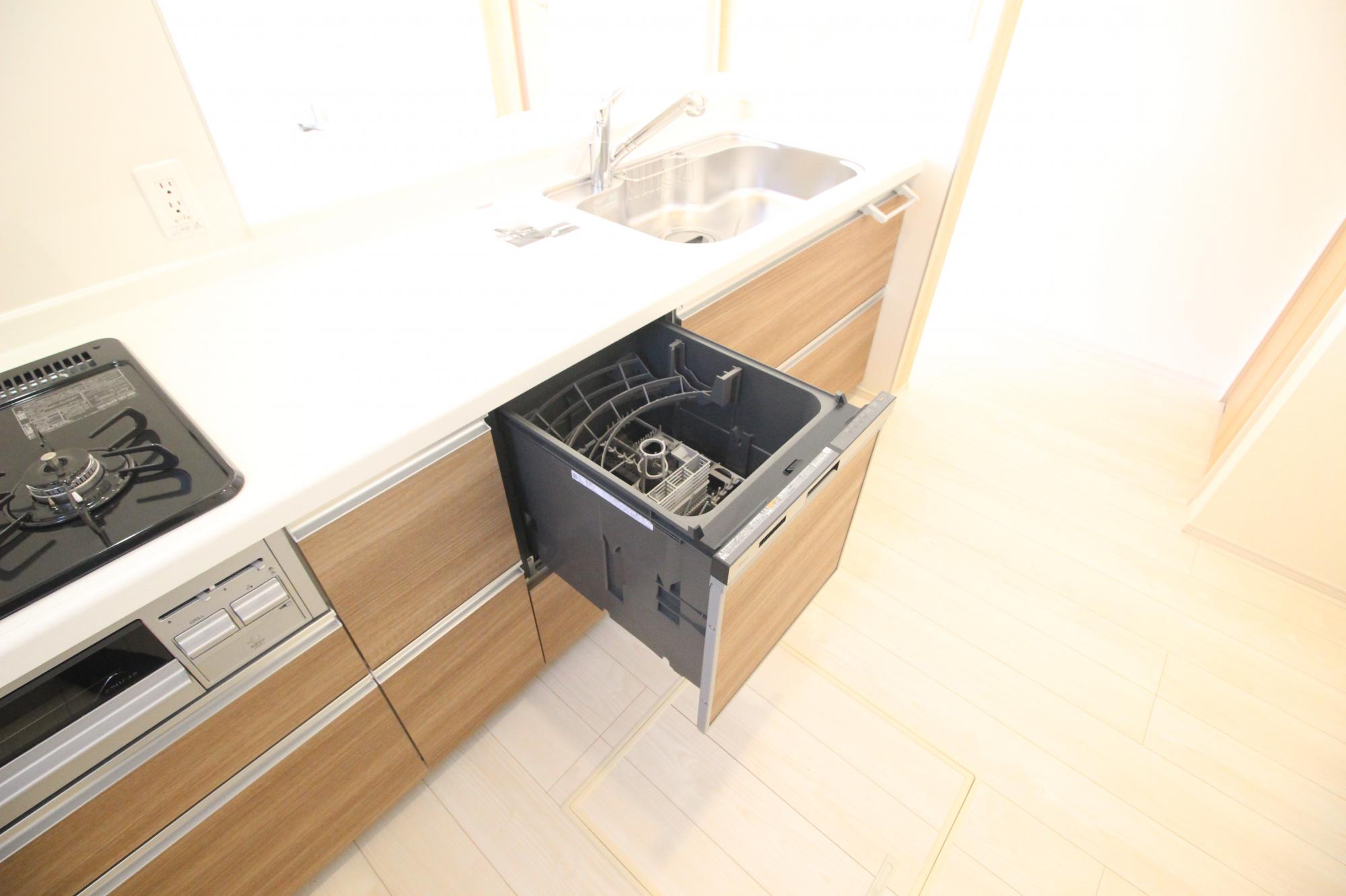 食洗機　毎日の家事に便利な食洗機が備え付け!手荒れの時期にも嬉しいですね!
