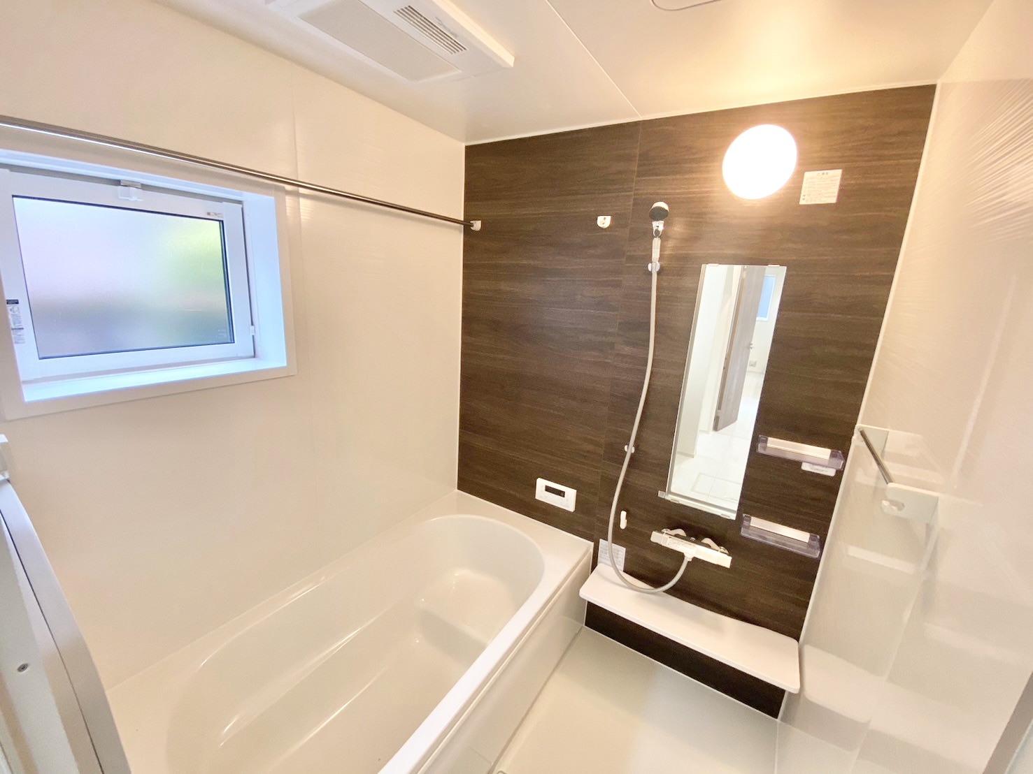 浴室2号棟　ゆっくりくつろげるバスルーム。浴室乾燥付きで雨の日のお洗濯も安心◎
