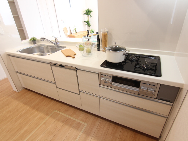 キッチン3号棟　3口コンロ・食器洗浄乾燥機付き