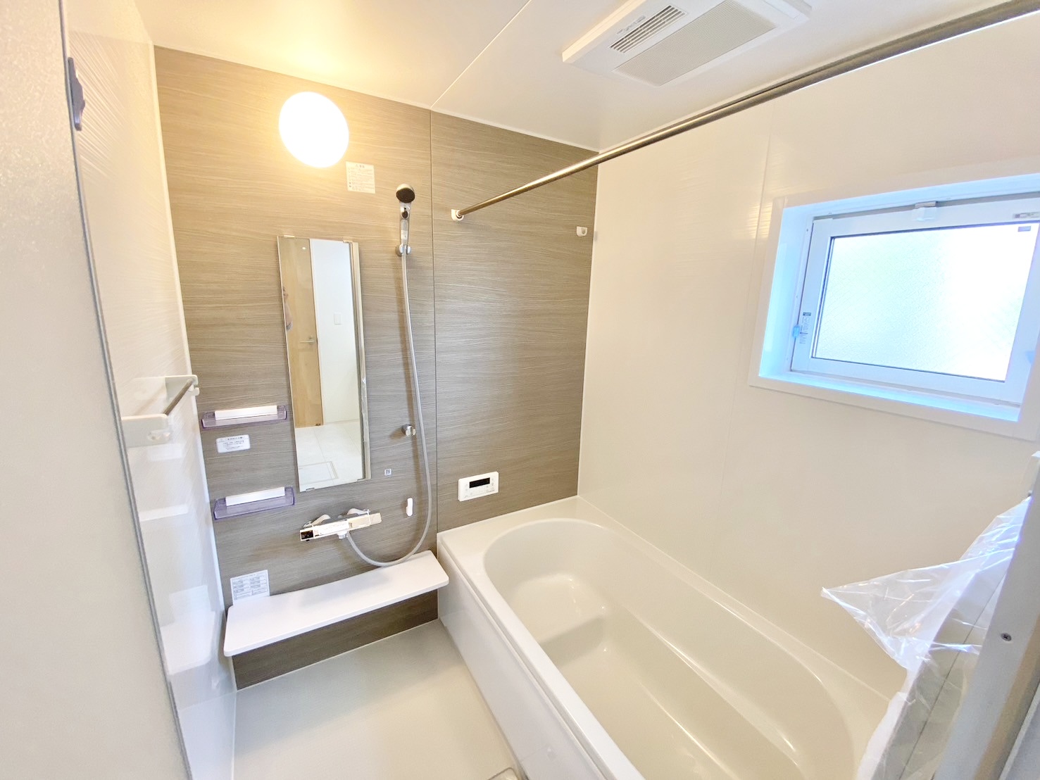 浴室2号棟　ゆっくりくつろげるバスルーム。浴室乾燥付きで雨の日のお洗濯も安心◎