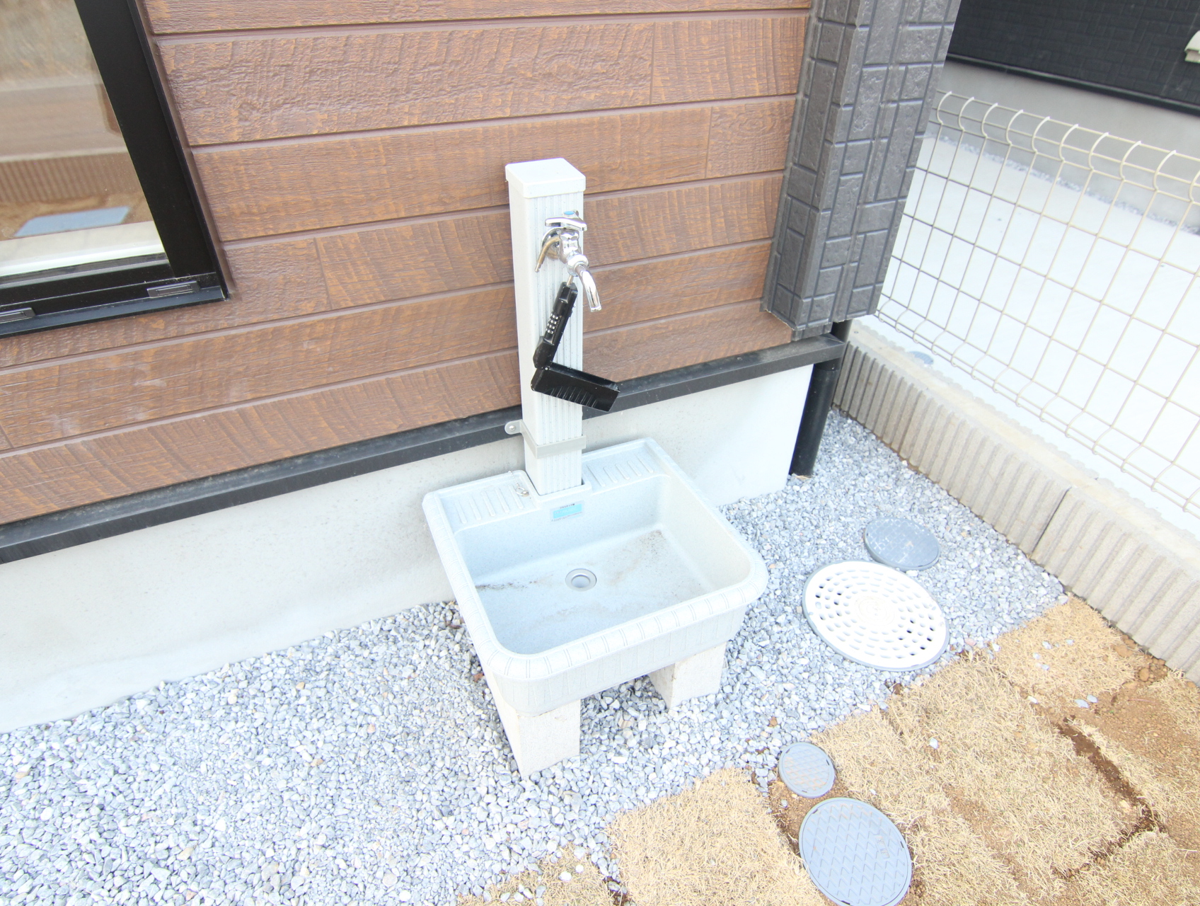 外水栓　・水まき、手洗いに便利な外水栓付き!