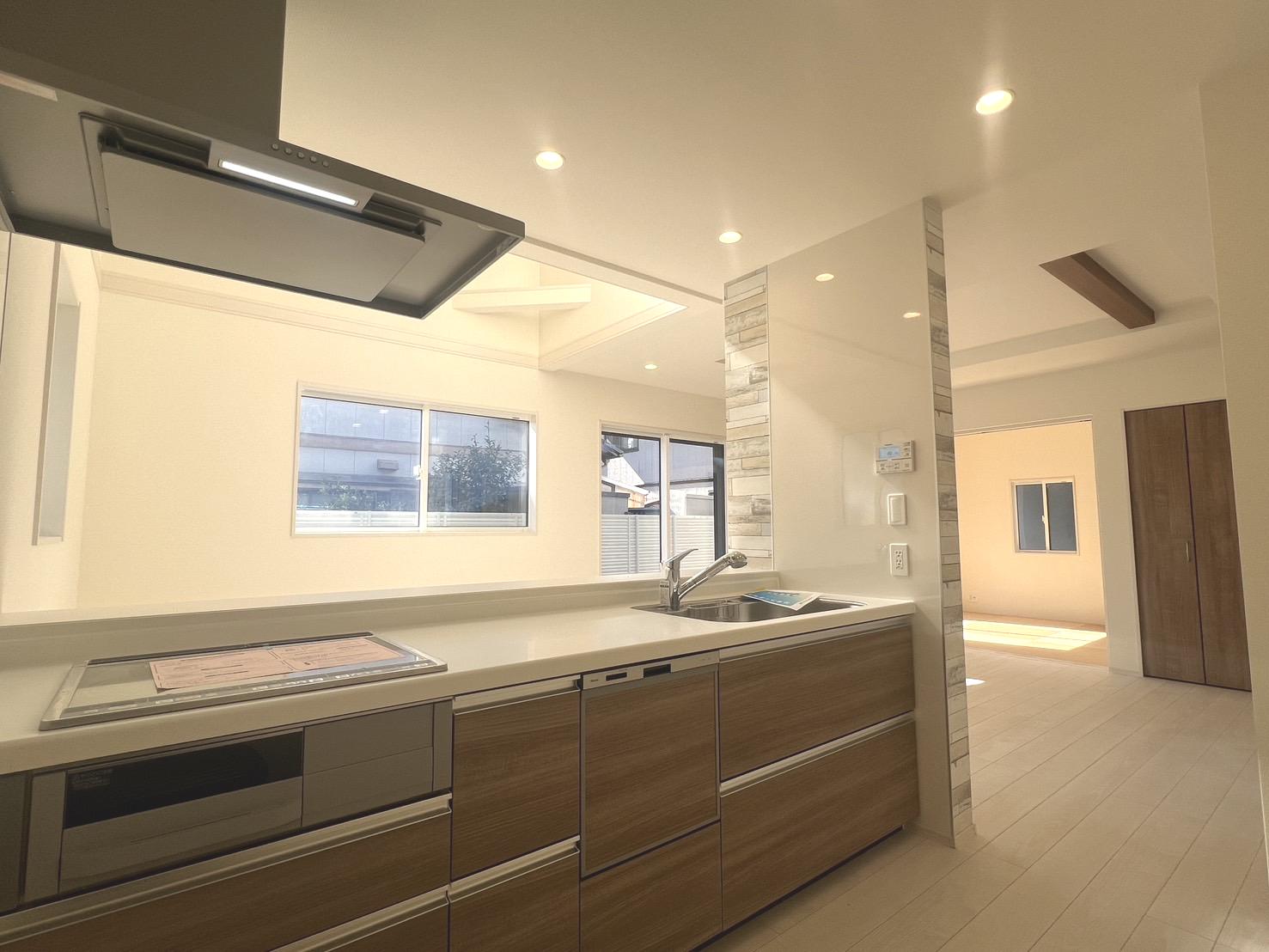 【キッチン】お手入れしやすいIHコンロ、食洗機、浄水器蛇口が標準装備