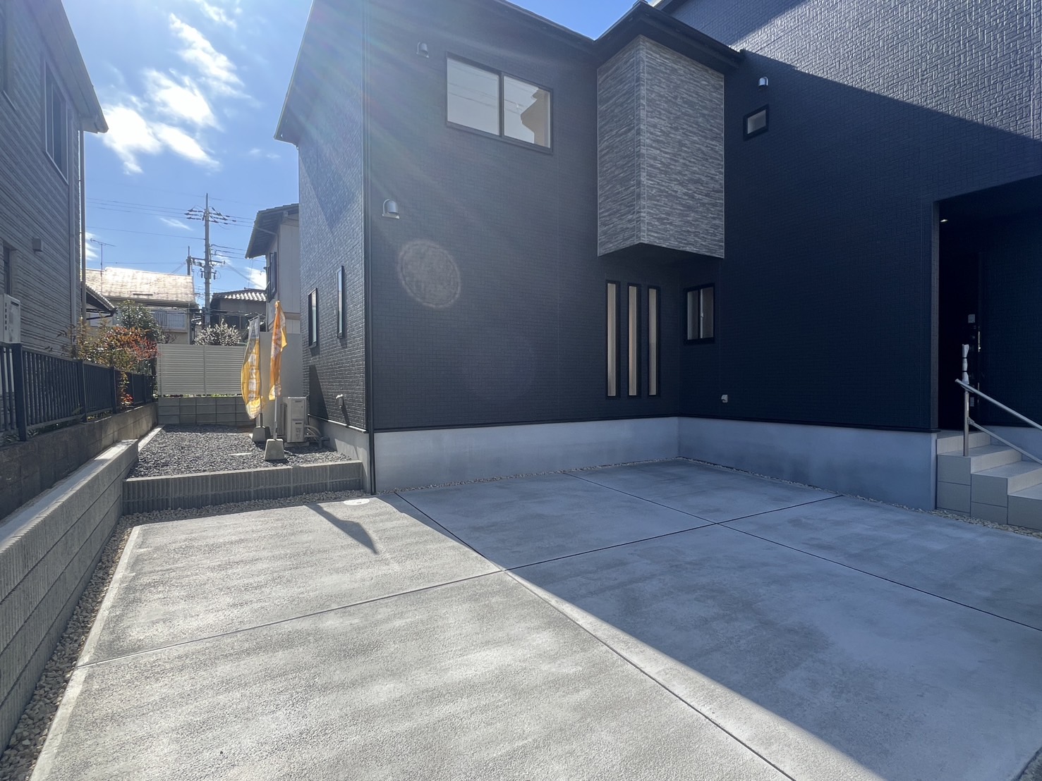 【カースペース】並列3台、来客用駐車スペースも確保♪