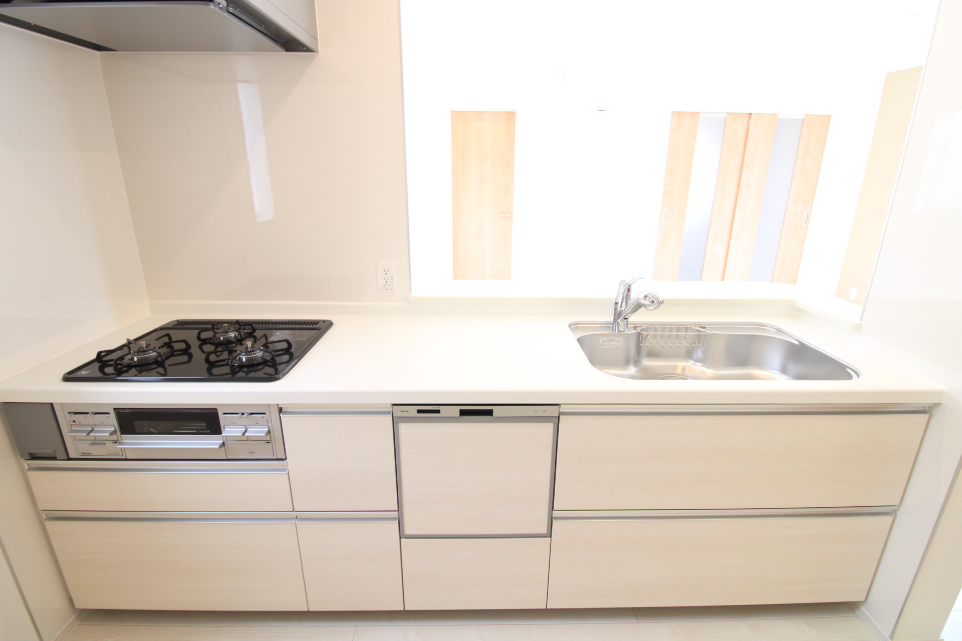キッチン　キッチンは3口ガスコンロ&食洗器で家事の時短に!
