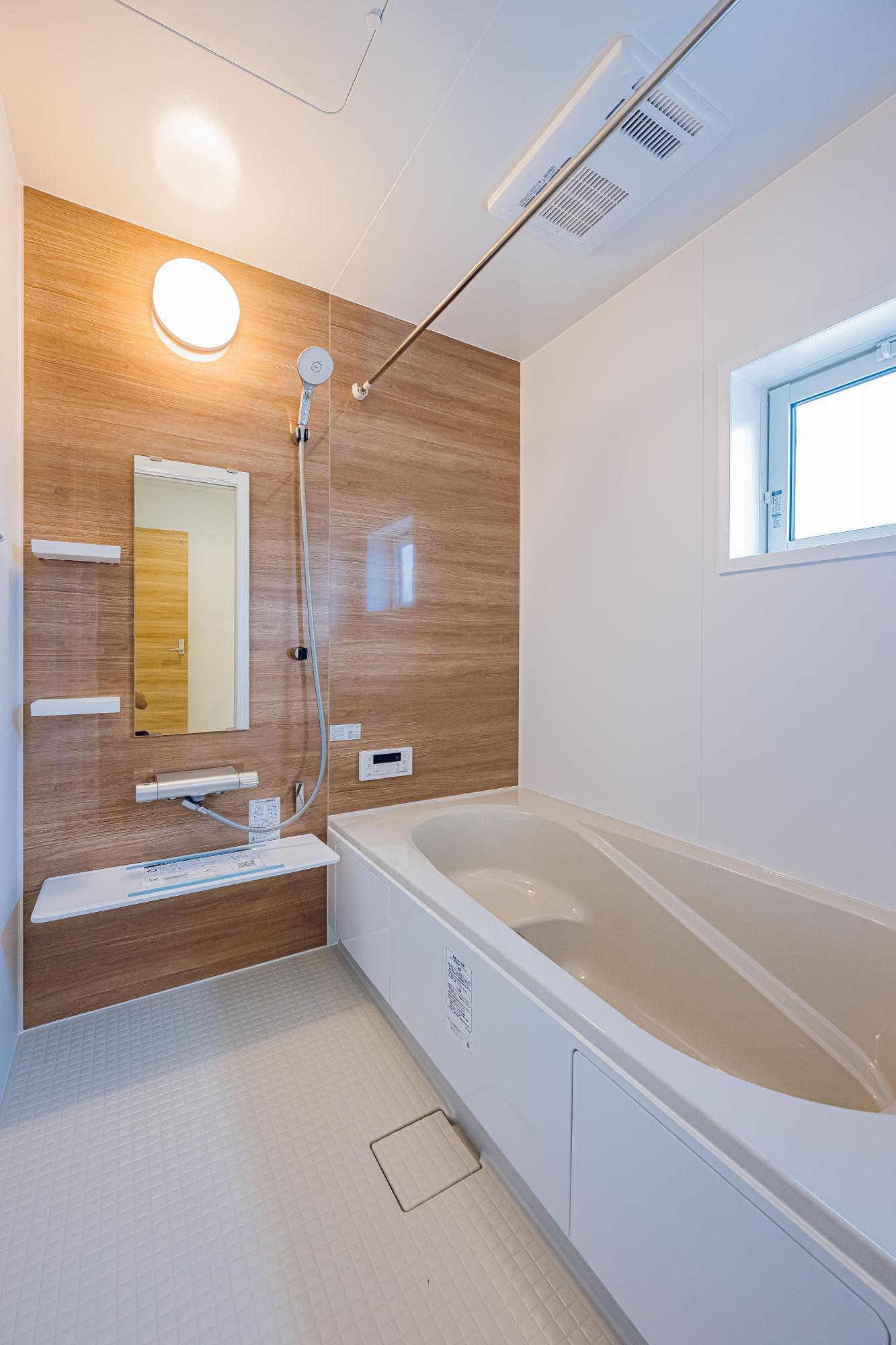 2号棟:浴室　1坪タイプオートバス採用!※水栓もワンタッチ式。暖房・乾燥・換気システム標準設置。