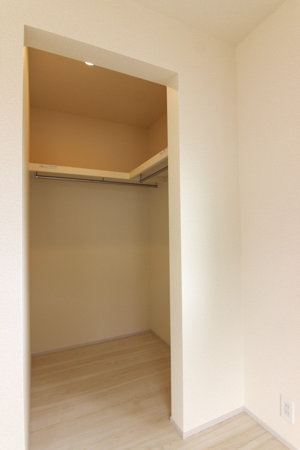 【ウォークインクローゼット:主寝室内】