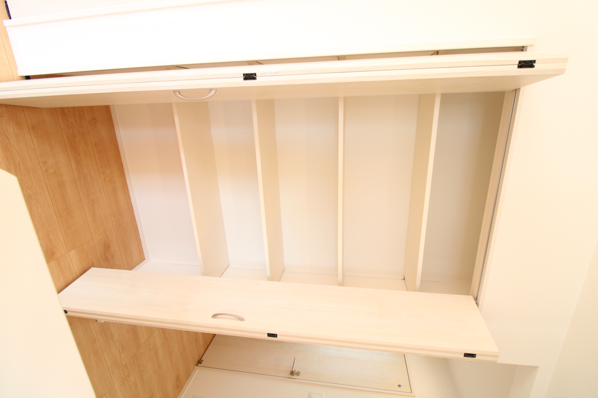 可動棚　キッチン横にあるので、パントリーとしても利用可能です!
可動棚なので、使いやすい高さに調整可能です!