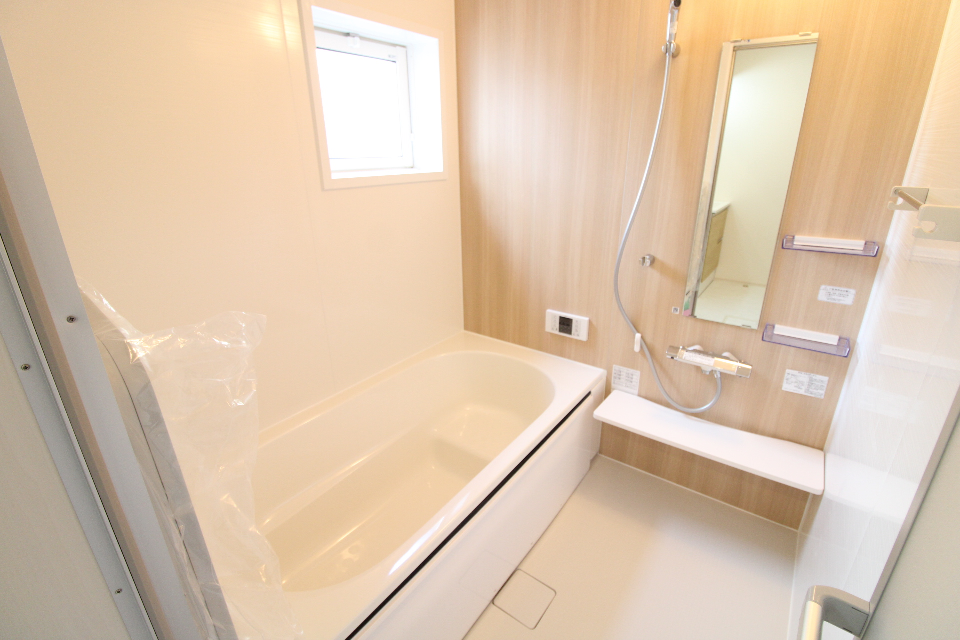 浴室　換気、乾燥、暖房、涼風と季節、天候に合わせて設定可能です。