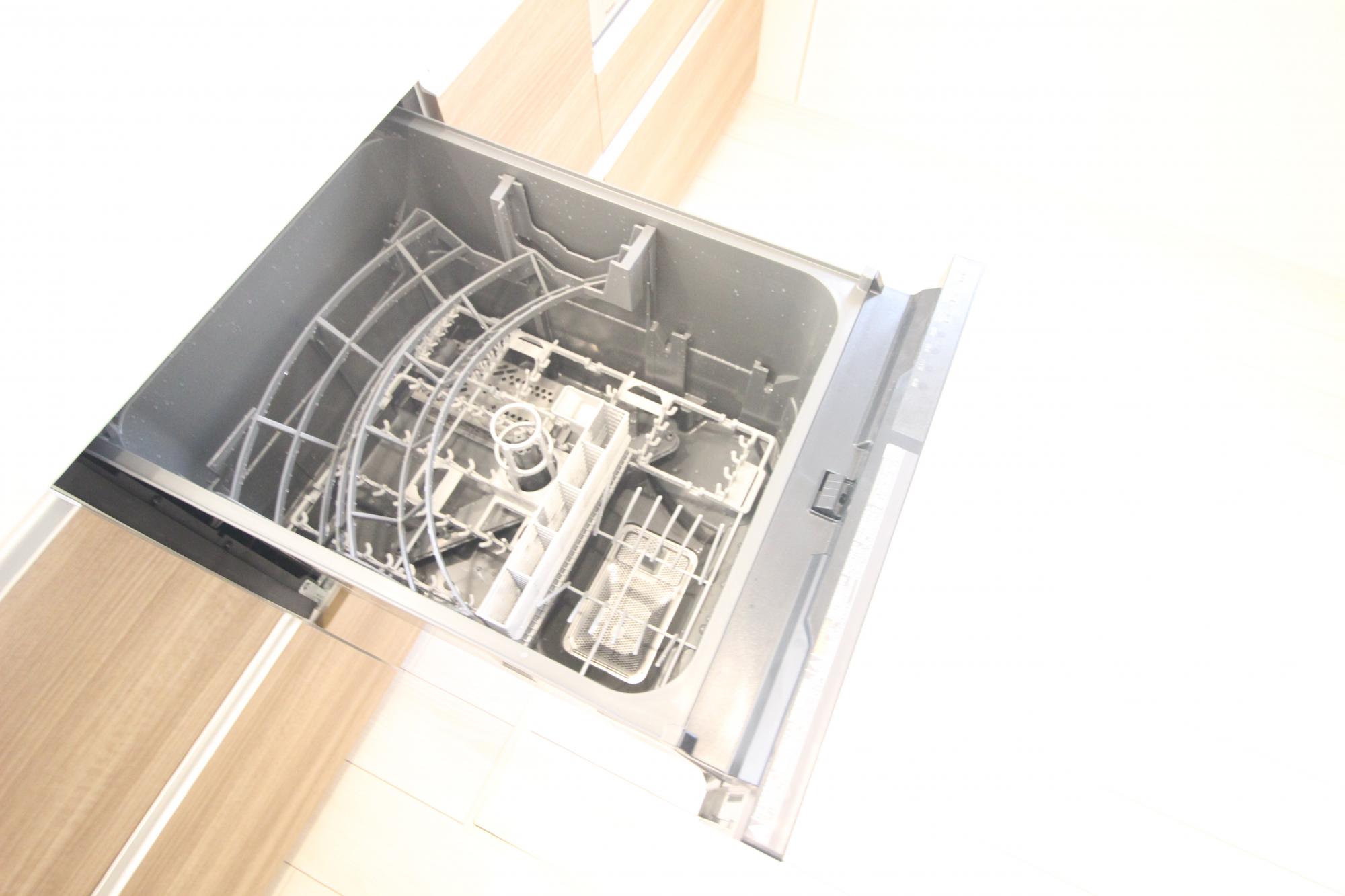 4号棟　食洗機　毎日の家事に便利な食洗機が備え付け!手荒れの時期にも嬉しいですね!
