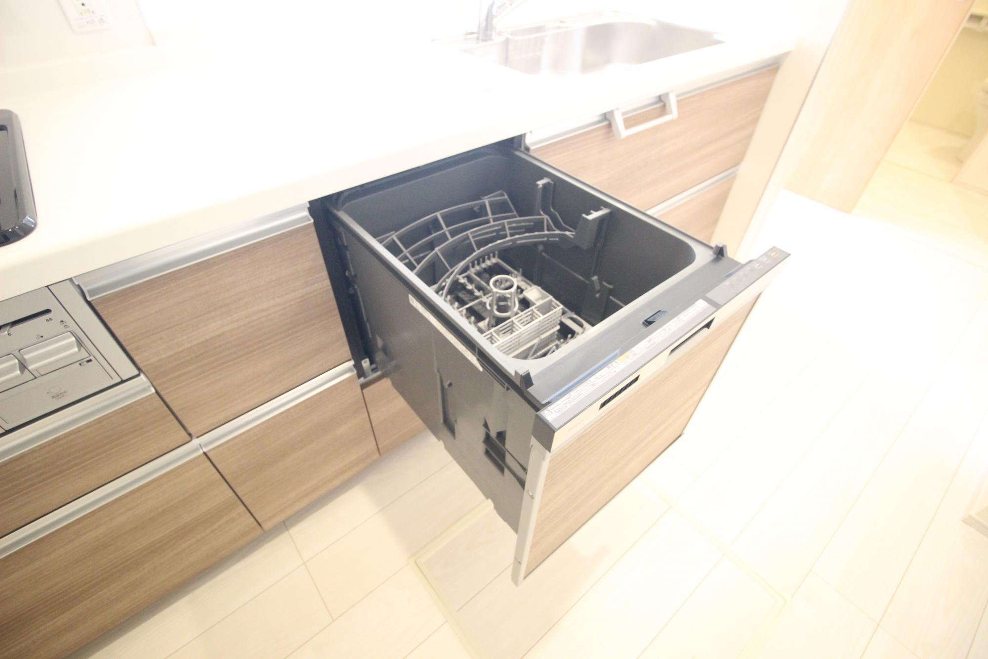 1号棟　食洗機　毎日の家事に便利な食洗機が備え付け!手荒れの時期にも嬉しいですね!
