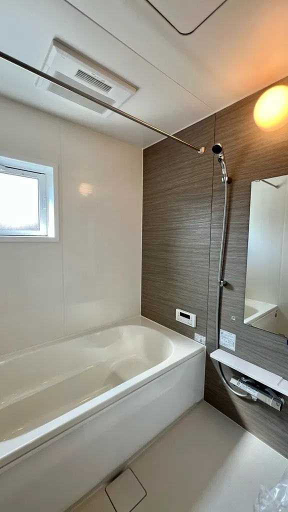 <4号棟> 日々の疲れを癒す浴室は足を伸ばせゆったりと寛げます。