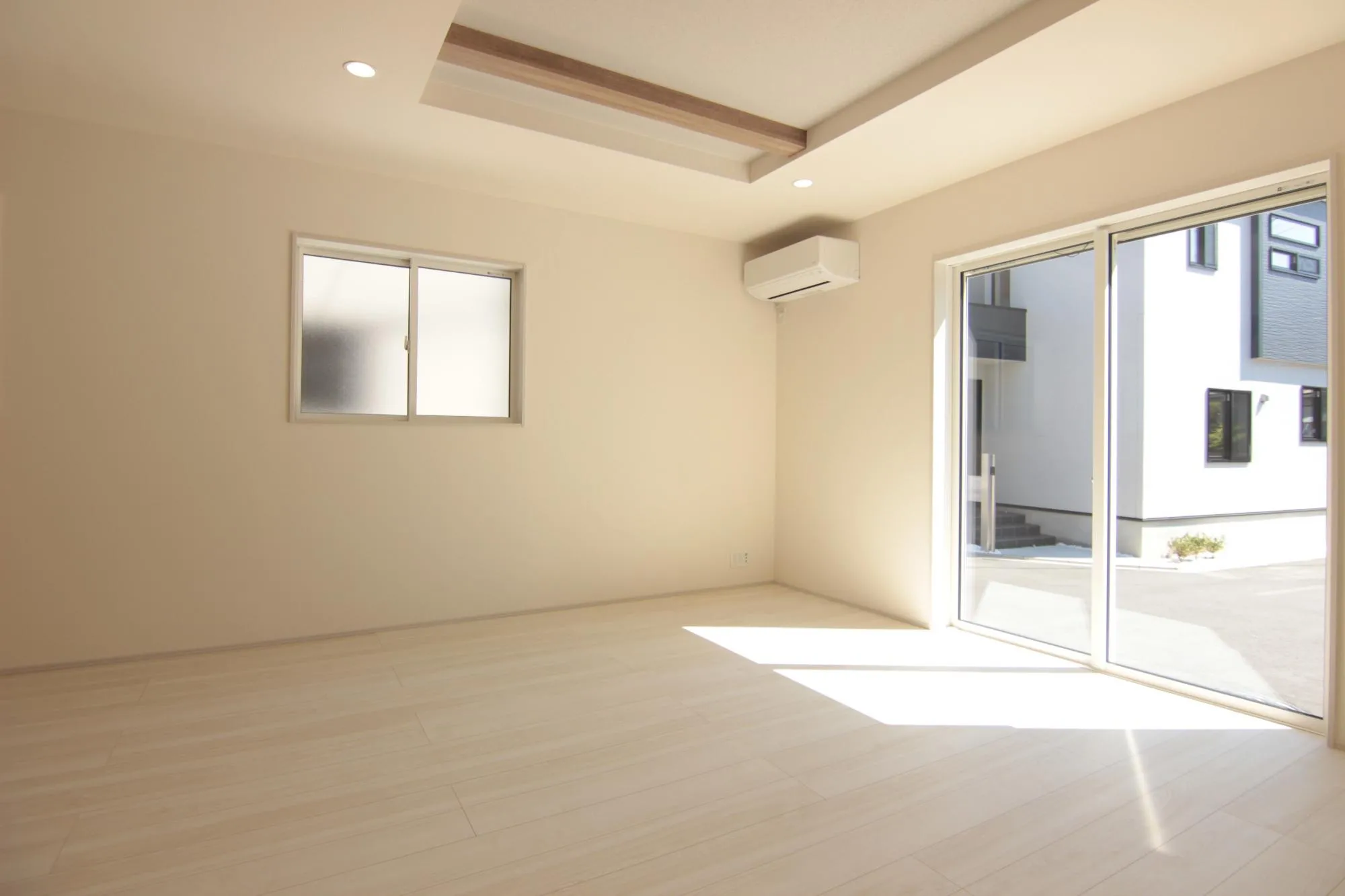 6号棟　リビング　エアコン設置しました!