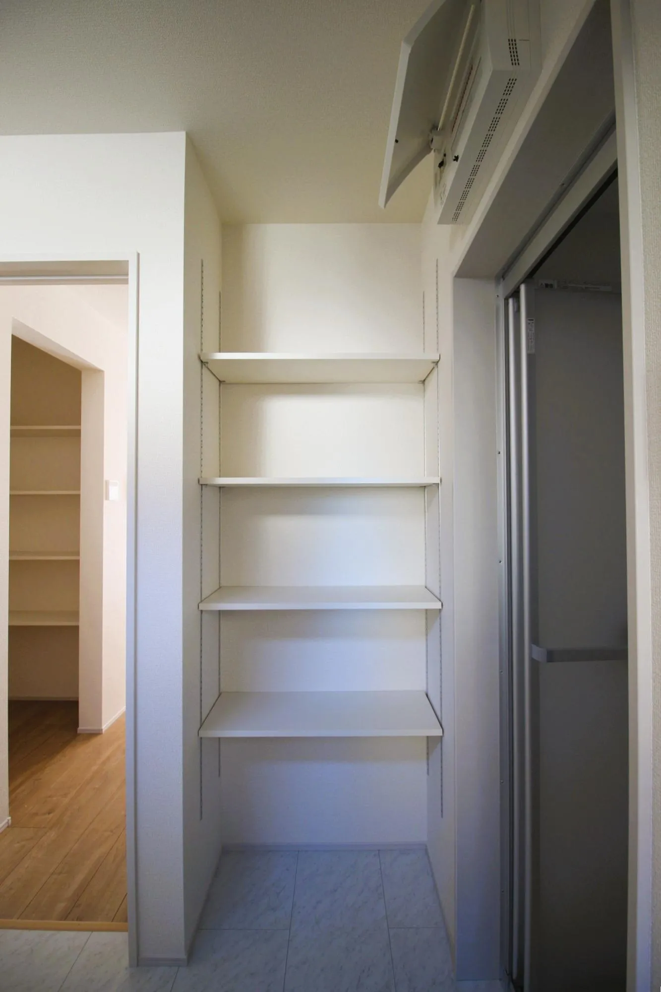 ②号棟洗面室可動棚