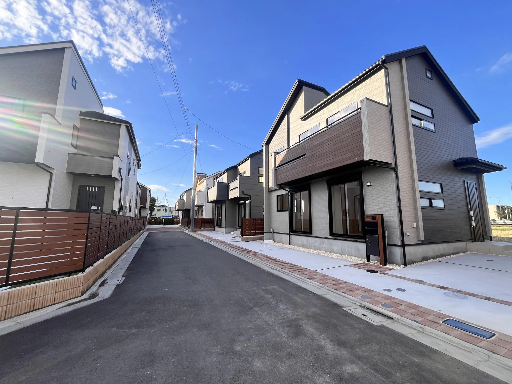 左手前から(1)・2・3、右手前から7・6・5・4号棟